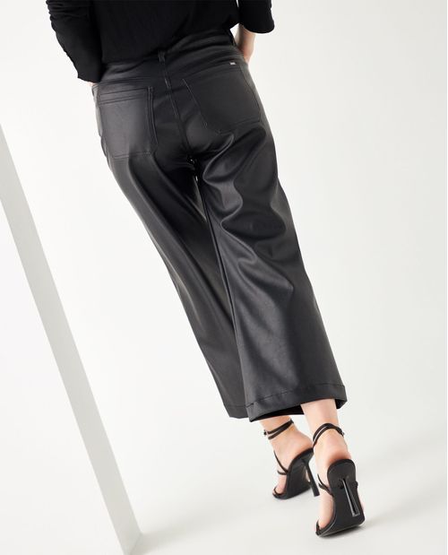 Pantalón en estilo cuero para mujer