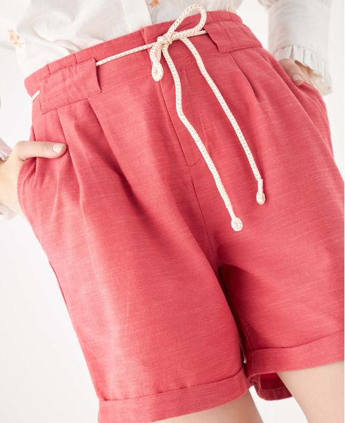 Short con cinturón para mujer