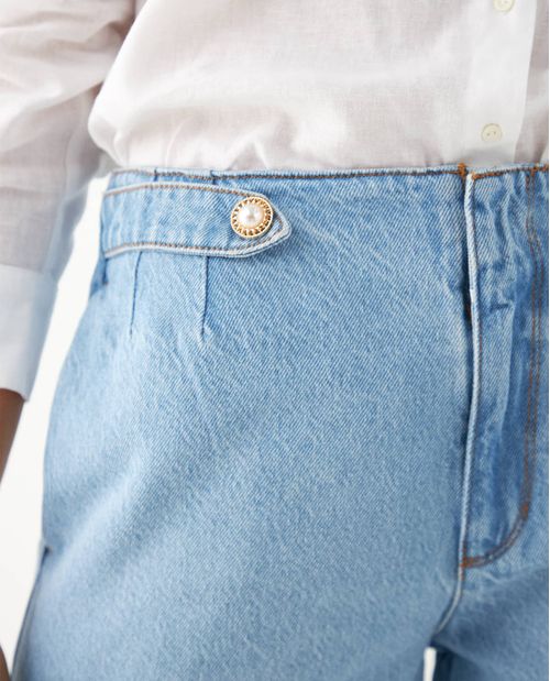 Short en denim claro para mujer