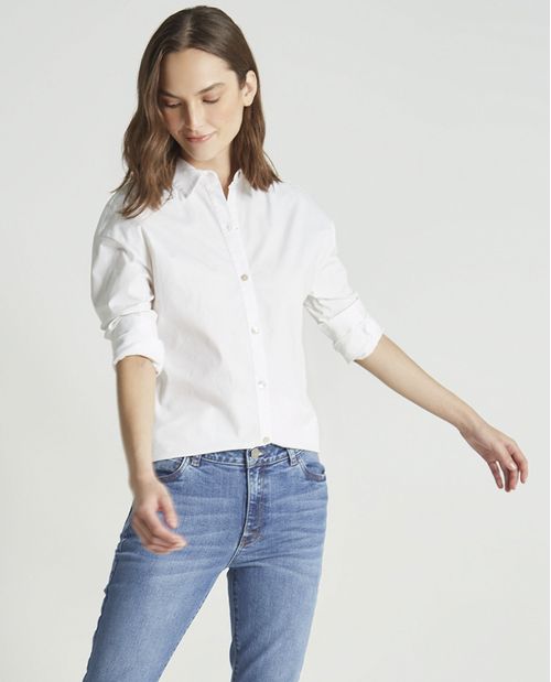 Camisa blanca clásica con bordado en el cuello para mujer