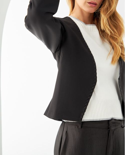 Blazer con detalles bordados para mujer