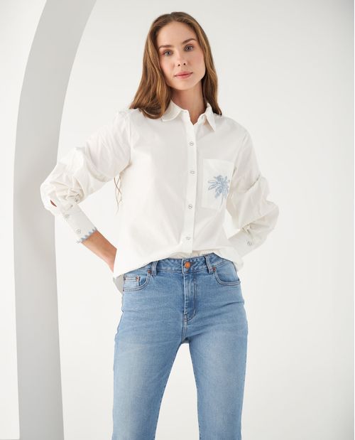 Camisa con apliques bordados para mujer