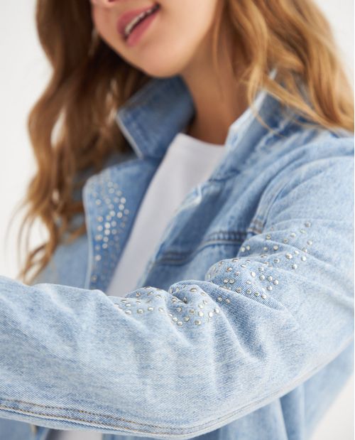 Chaqueta en denim tono medio para mujer
