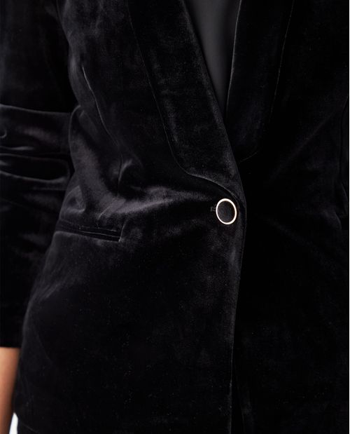 Blazer en tela tipo velvet para mujer