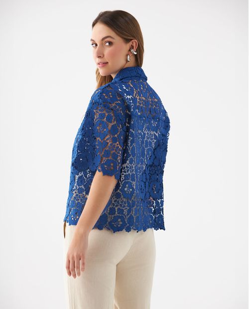 Camisa con detalles desagujados para mujer