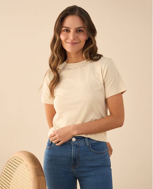 Camiseta con aplique en cuello para mujer