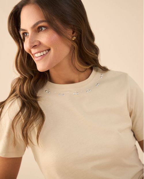 Camiseta con aplique en cuello para mujer