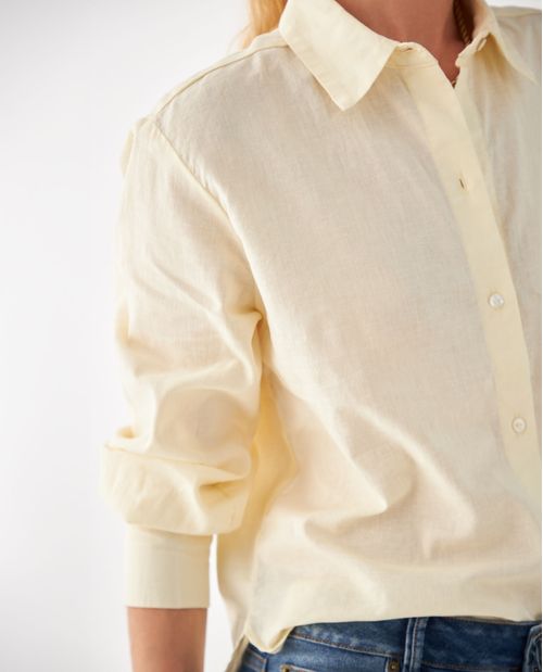 Camisa con ruedo curvo para mujer