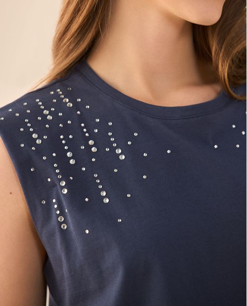 Camiseta con aplique de piedras para mujer