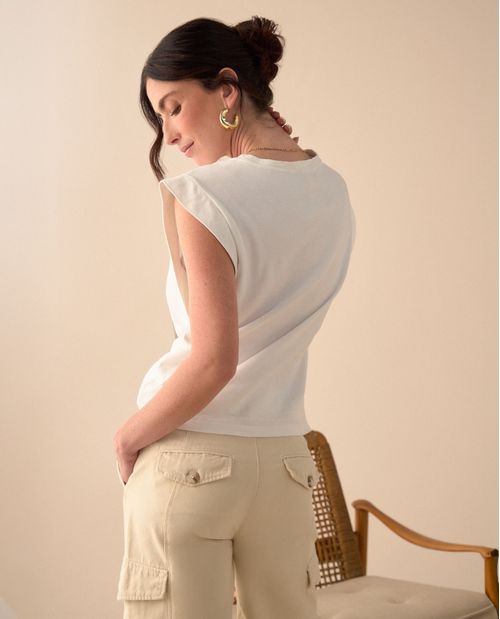 Camiseta tejida de diseño cerrado para mujer