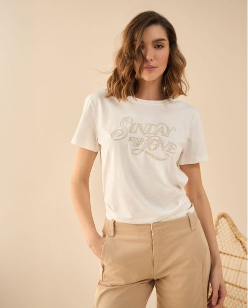 Camiseta con detalle bordado en frente para mujer
