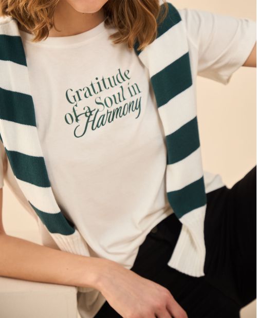 Camiseta con detalles bordados para mujer