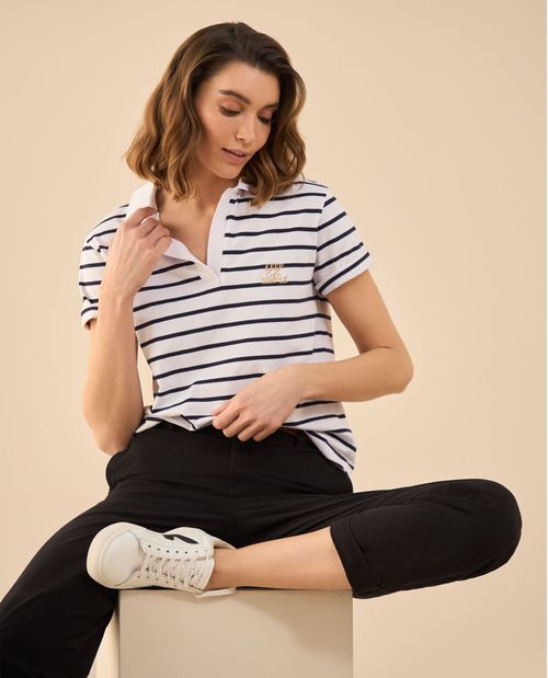Camiseta con escote en V para mujer