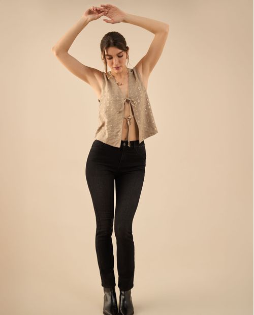 Jean Slim en black denim para mujer