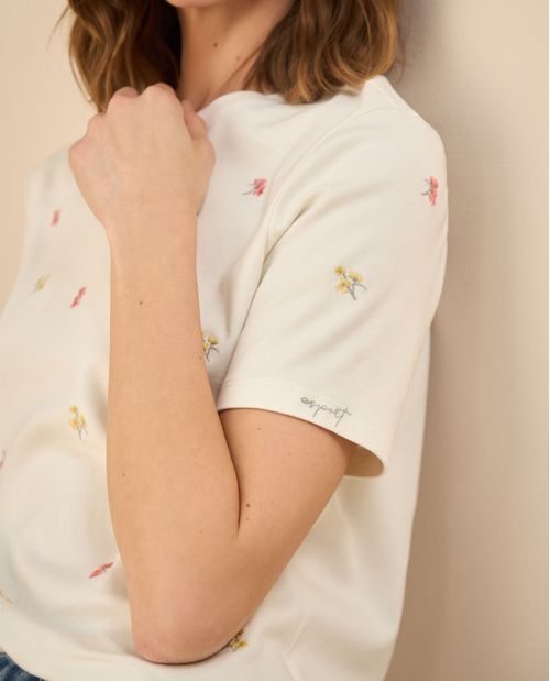 Camiseta con flores bordadas para mujer