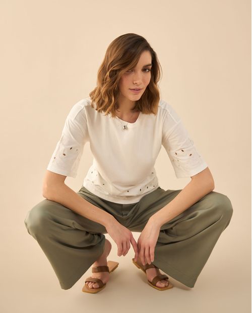 Camiseta con detalles desagujados para mujer