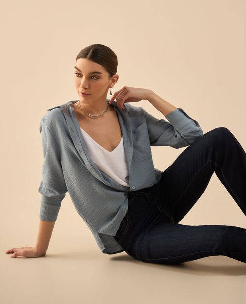 Camisa de ruedo curvo para mujer