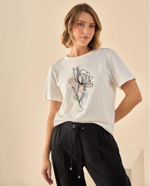 Camiseta con Bordado Artístico