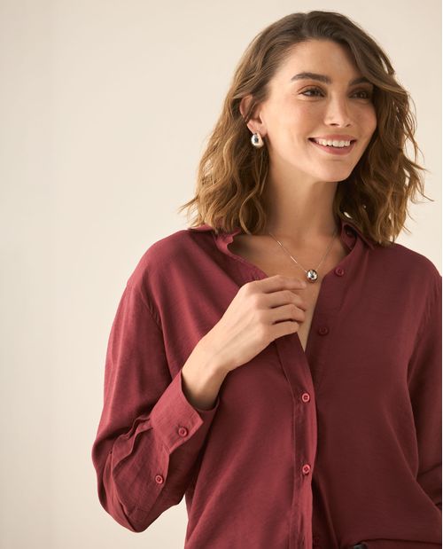 Camisa manga larga con ruedo curvo para mujer