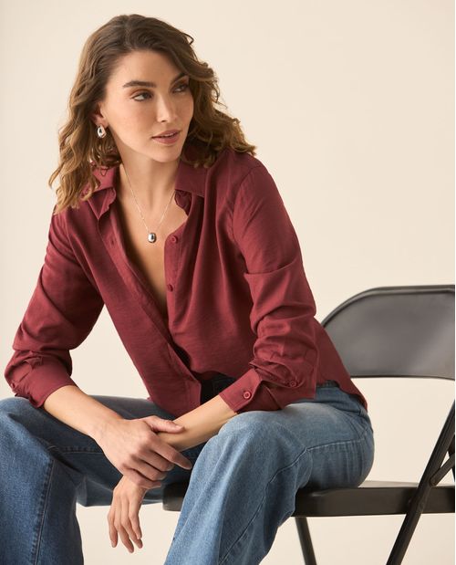 Camisa manga larga con ruedo curvo para mujer