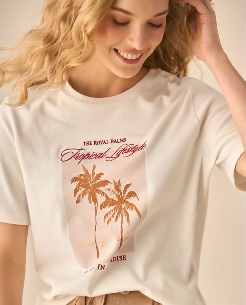 Camiseta basica con detalles bordados al frente para mujer