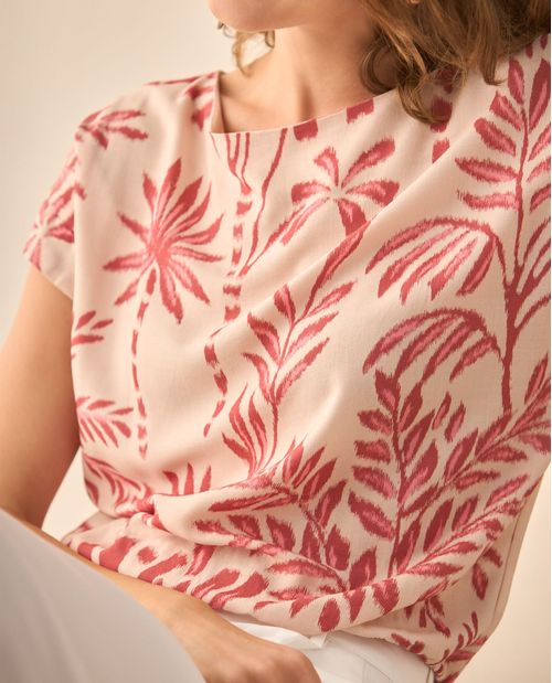 Camisa cuello bandeja con estampado de flores para mujer.