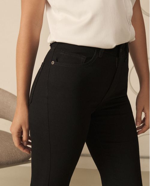 Jean Boot Cut en black denim para mujer