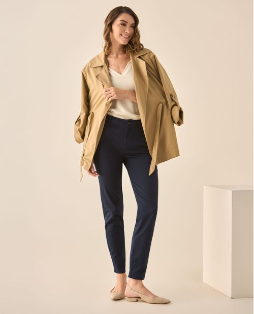 Pantalón clásico con bolsillos en diagonal para mujer