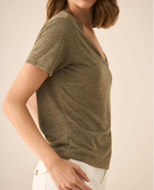 Camiseta con escote en V para mujer