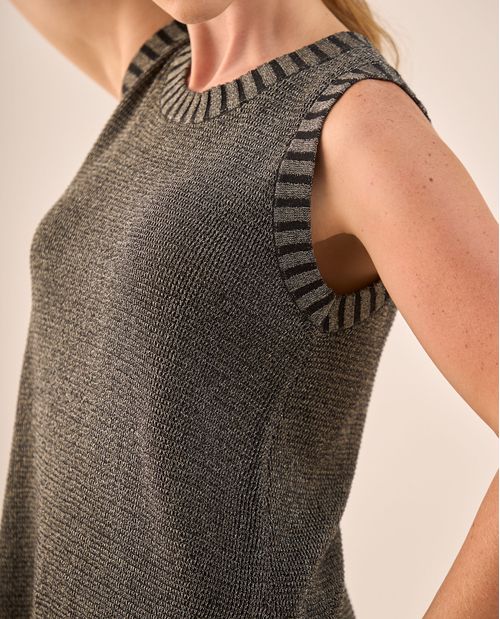 Blusa Tejida Sin Mangas con Acabados Acanalados