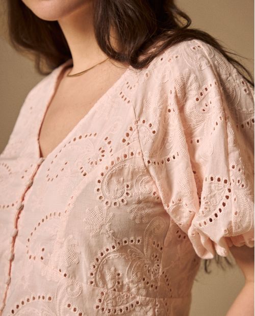 Camisa Rosa con Bordados Calados Artesanales