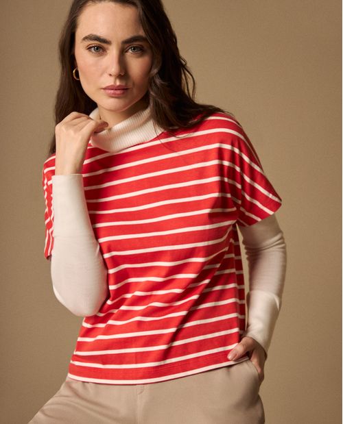 Camiseta Rayas Rojo Cerezo con Cuello Blanco