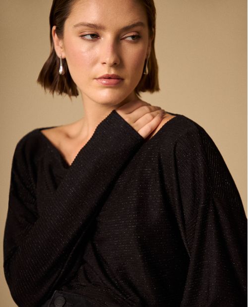 Camiseta Negra con Lurex Off-Shoulder