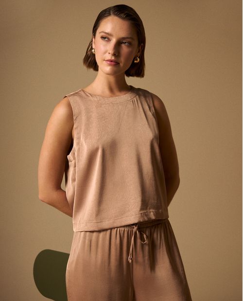 Camisa Sin Mangas con Detalle Posterior