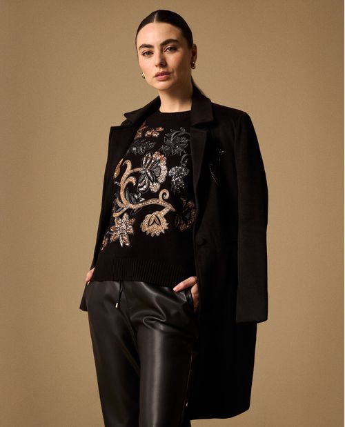 Abrigo Negro Largo con Solapas Clásicas