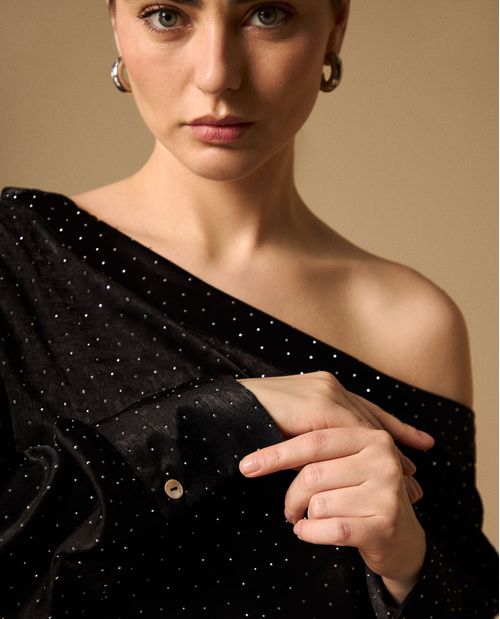 Camisa Asimétrica Puntos Negros