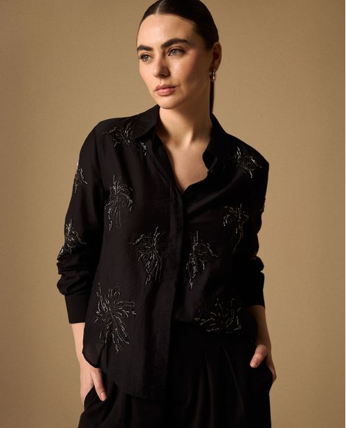 Camisa Negra con Bordados de Lentejuelas