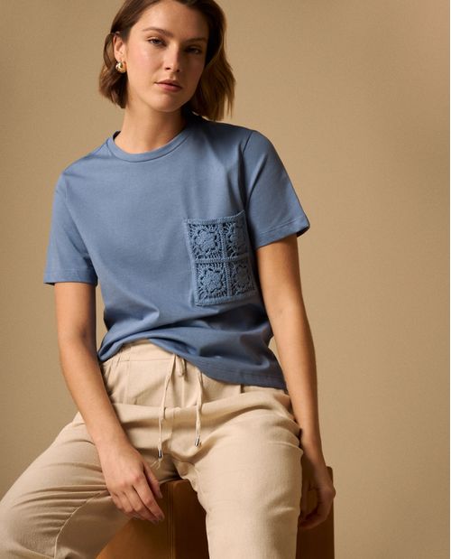 Camiseta con Bordado en Encaje