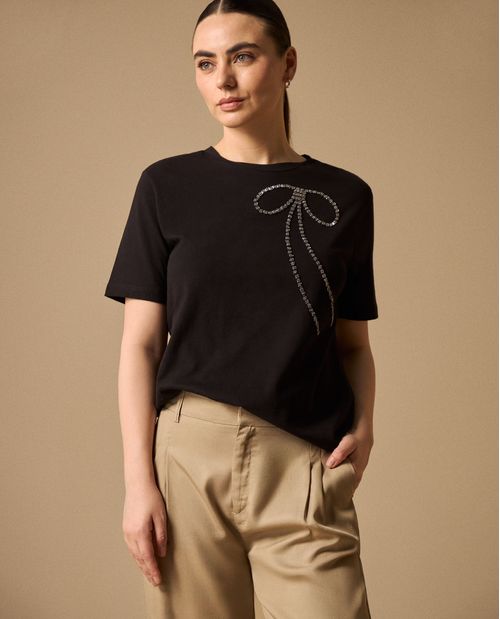 Camiseta Negra con Aplicación de Strass