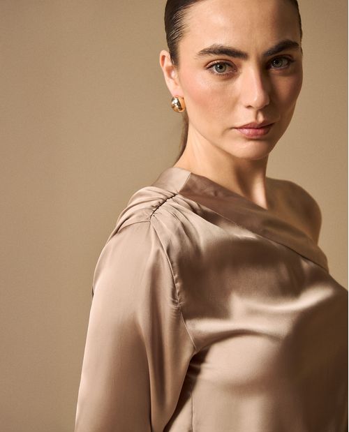 Camisa Asimétrica Verde Off-Shoulder