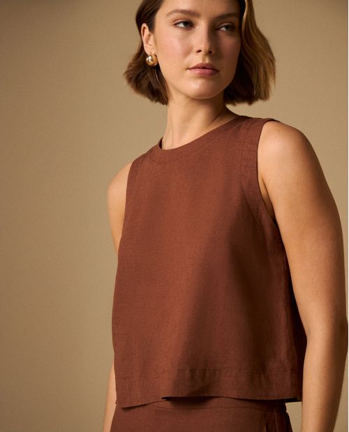 Camisa Sin Mangas Café con Abertura Posterior