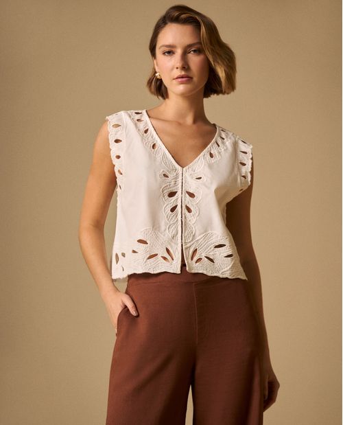 Camisa Blanca con Bordados Calados Artesanales