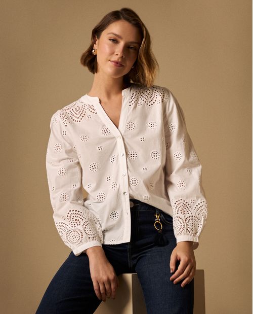 Camisa Blanca con Bordados Ingleses