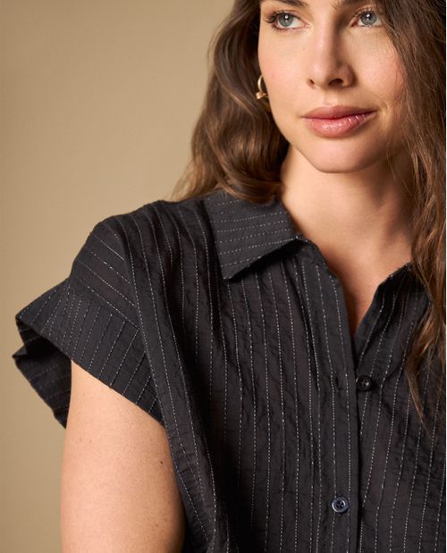 Camisa manga corta con rayas finas verticales para mujer