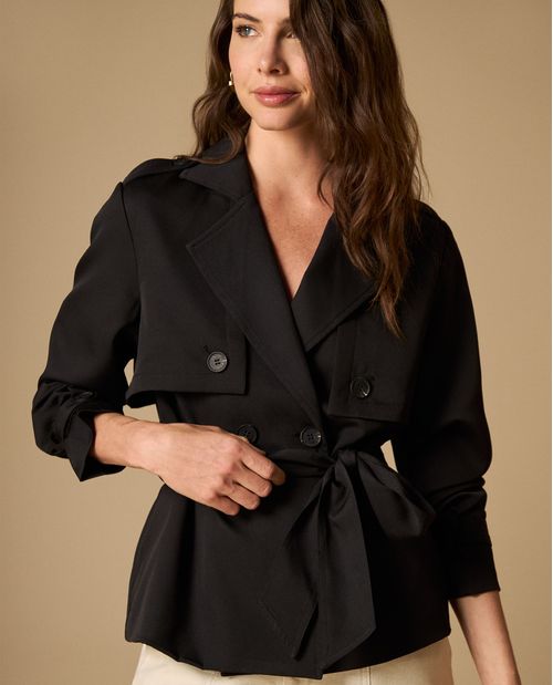 Chaqueta tipo trench corta con doble botonadura para mujer