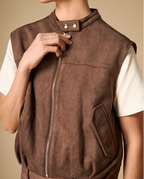 Chaleco con cremallera y cuello alto para mujer