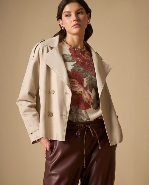 Suéter cuello redondo con estampado floral